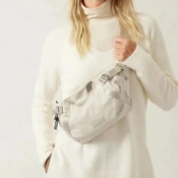 Athleta Handbags - Athleta Excursion Beltbag Fanny Pack in White